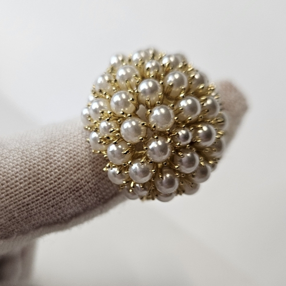 Gold and White Pearl Cluster Ring (NWOT) - Picture 9 of 10